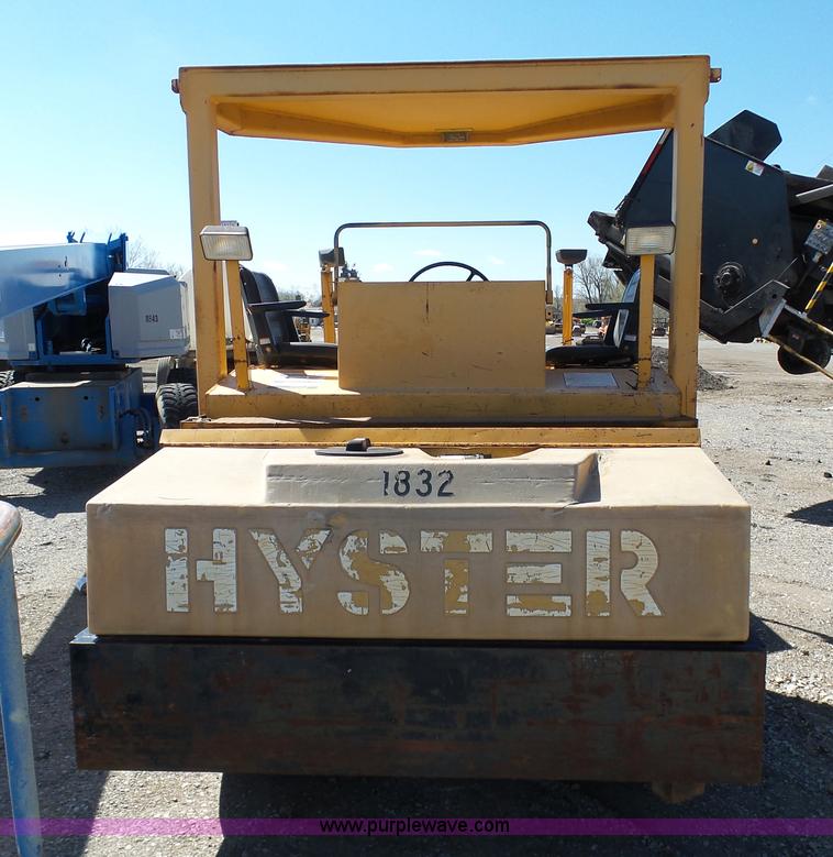 image for item G3752 Hyster C766B vibratory double drum roller