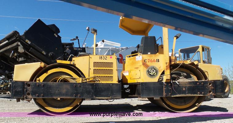 image for item G3752 Hyster C766B vibratory double drum roller