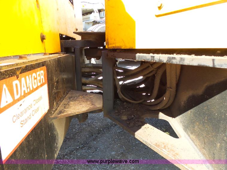 image for item G3752 Hyster C766B vibratory double drum roller