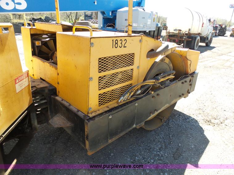 image for item G3752 Hyster C766B vibratory double drum roller