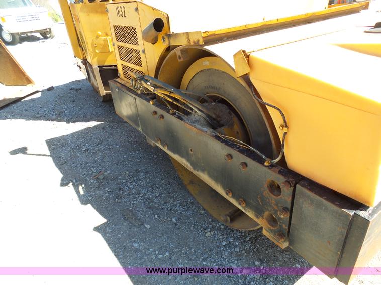 image for item G3752 Hyster C766B vibratory double drum roller