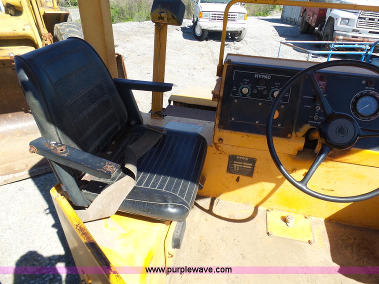 image for item G3752 Hyster C766B vibratory double drum roller