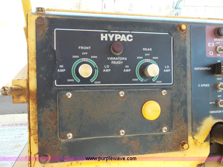 image for item G3752 Hyster C766B vibratory double drum roller