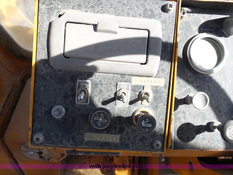 image for item J4981 Kobelco LK700A wheel loader