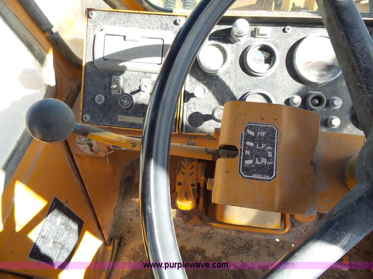 image for item J4981 Kobelco LK700A wheel loader