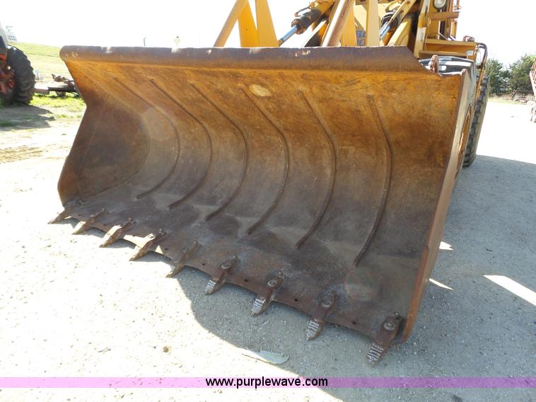 image for item J4981 Kobelco LK700A wheel loader