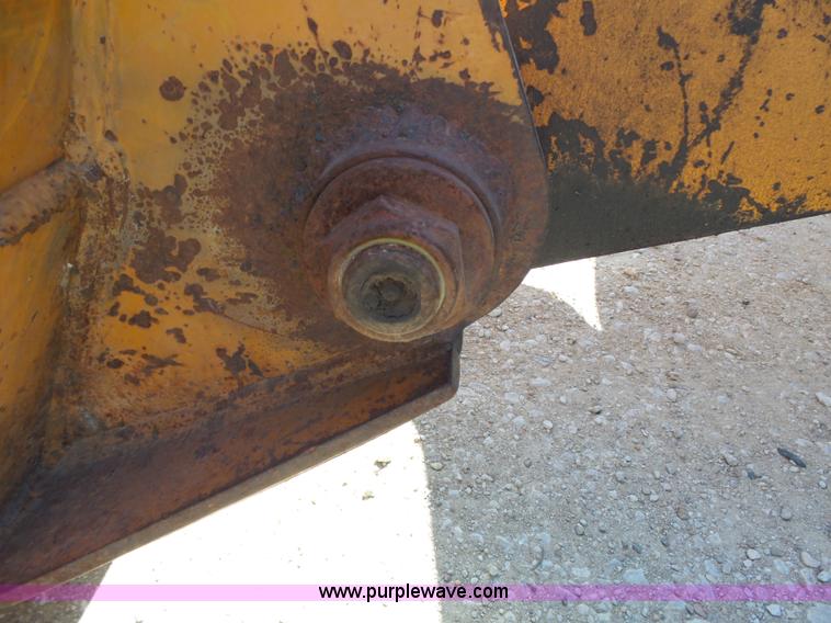 image for item J4981 Kobelco LK700A wheel loader