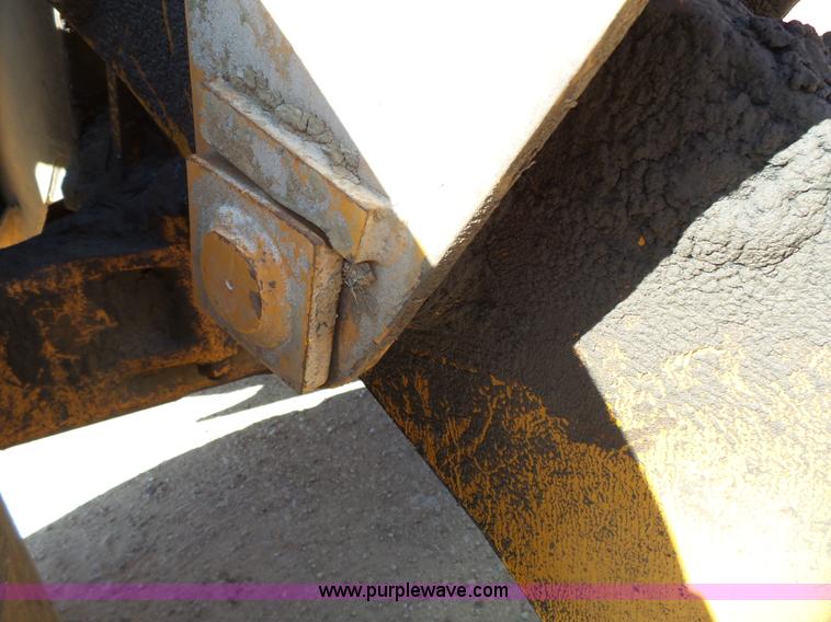 image for item J4981 Kobelco LK700A wheel loader