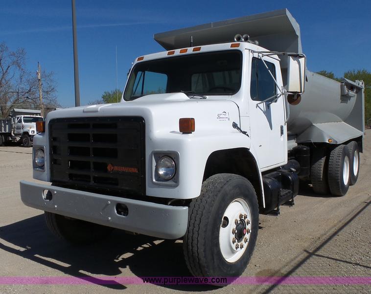 image for item J4985 1986 International F1954 dump truck