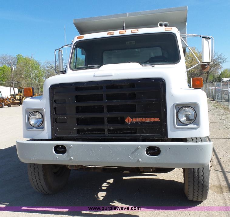 image for item J4985 1986 International F1954 dump truck