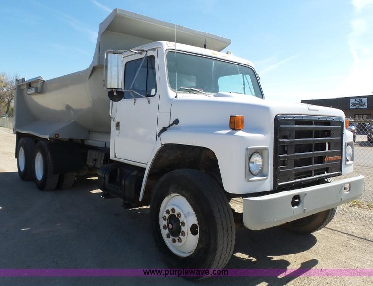 image for item J4985 1986 International F1954 dump truck