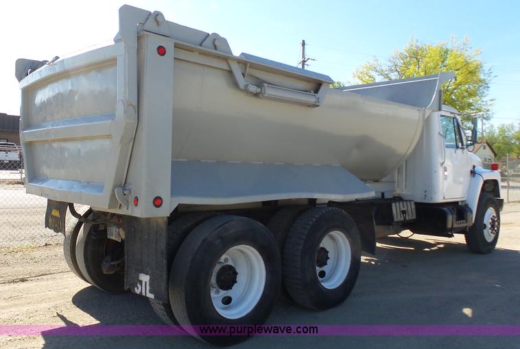 image for item J4985 1986 International F1954 dump truck