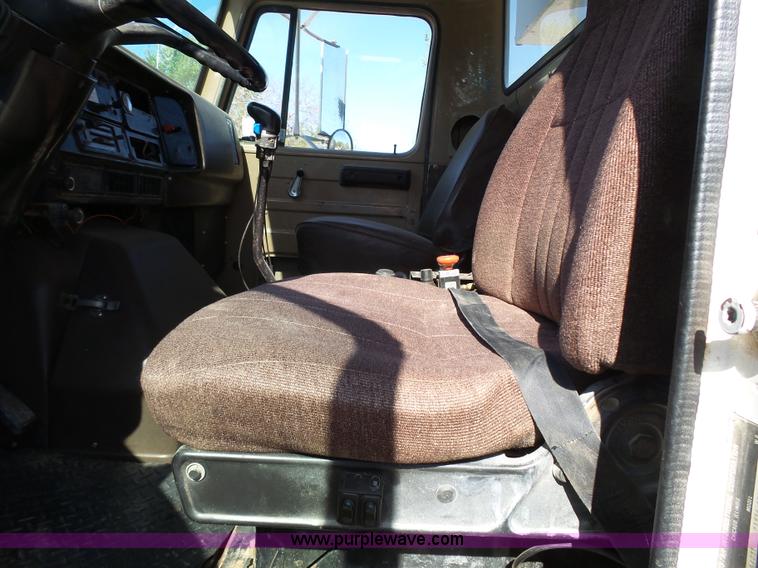 image for item J4985 1986 International F1954 dump truck