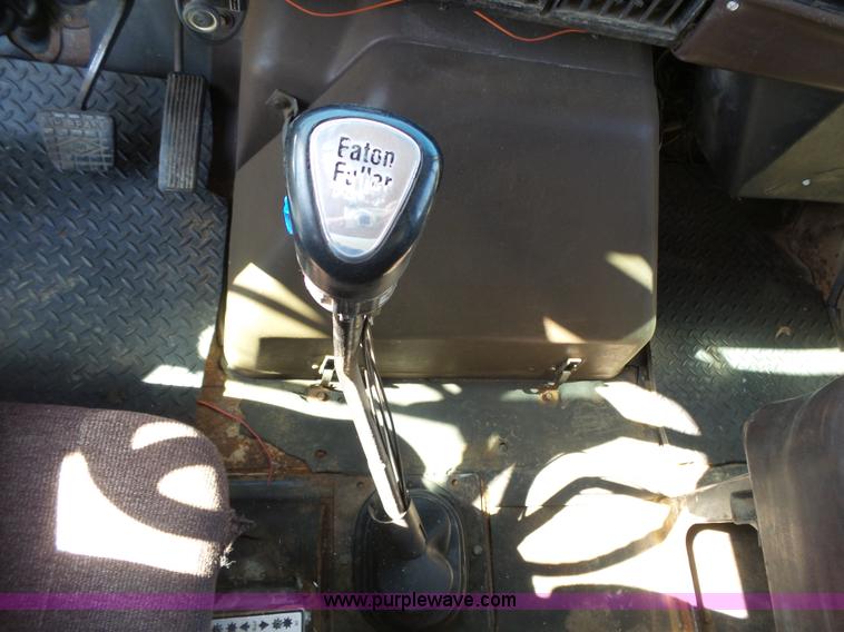 image for item J4985 1986 International F1954 dump truck