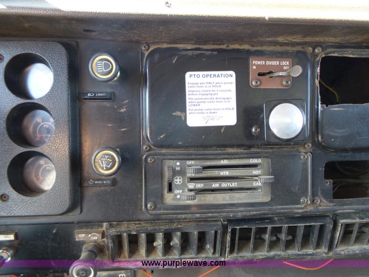 image for item J4985 1986 International F1954 dump truck