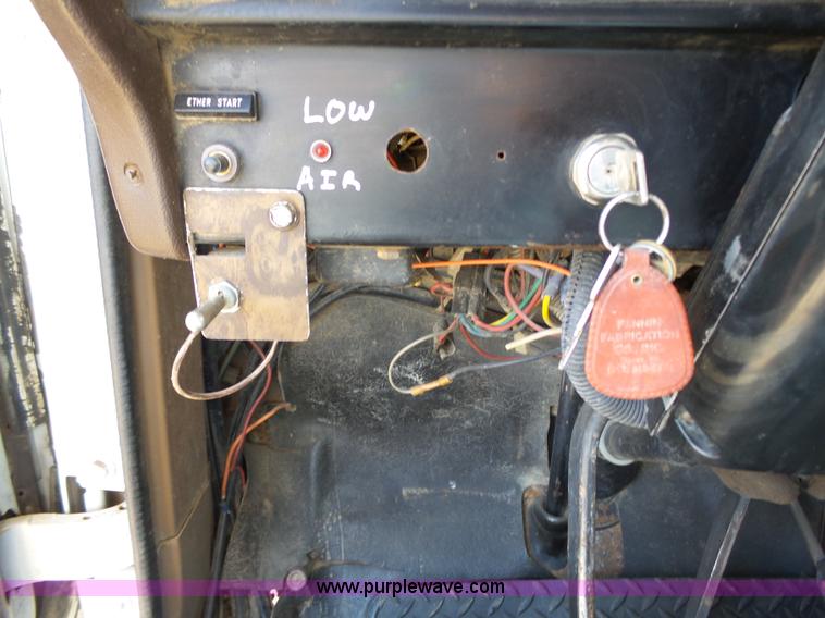 image for item J4985 1986 International F1954 dump truck