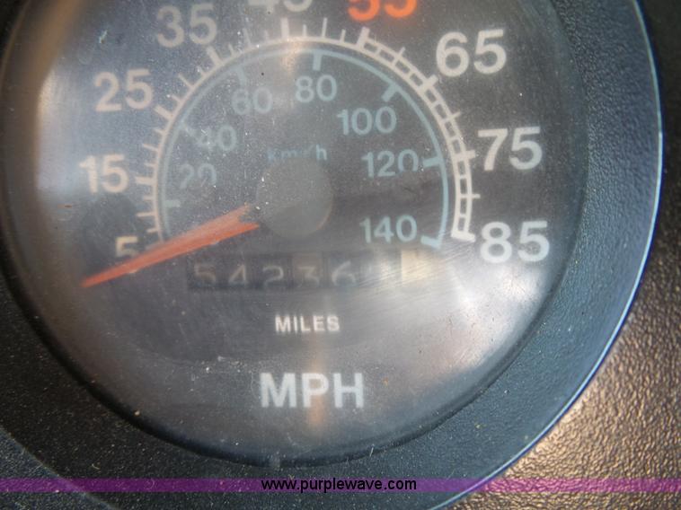 image for item J4985 1986 International F1954 dump truck