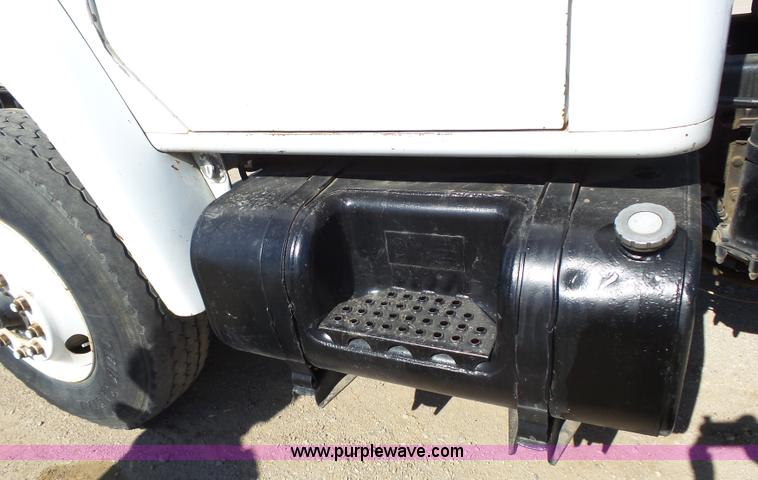 image for item J4985 1986 International F1954 dump truck