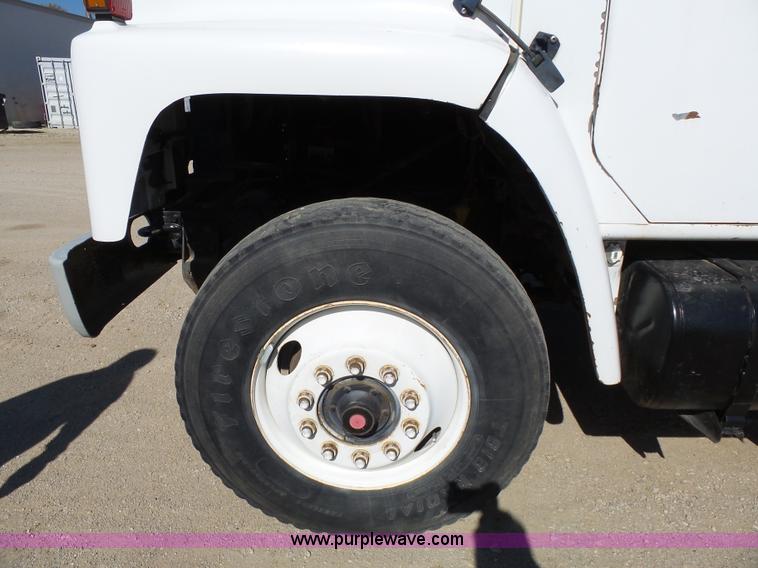 image for item J4985 1986 International F1954 dump truck