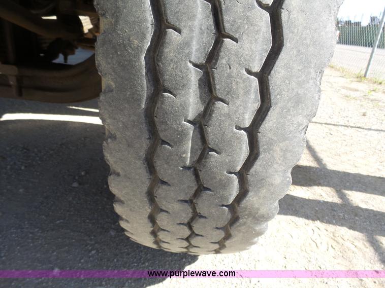 image for item J4985 1986 International F1954 dump truck