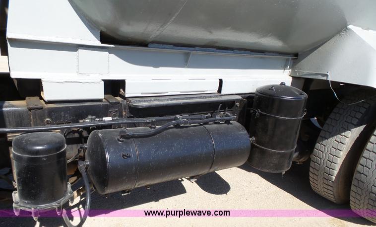 image for item J4985 1986 International F1954 dump truck