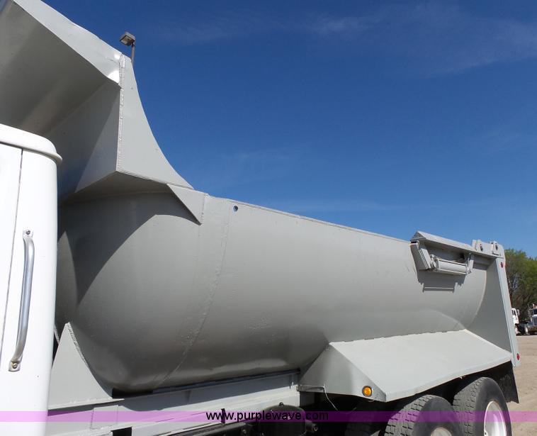 image for item J4985 1986 International F1954 dump truck