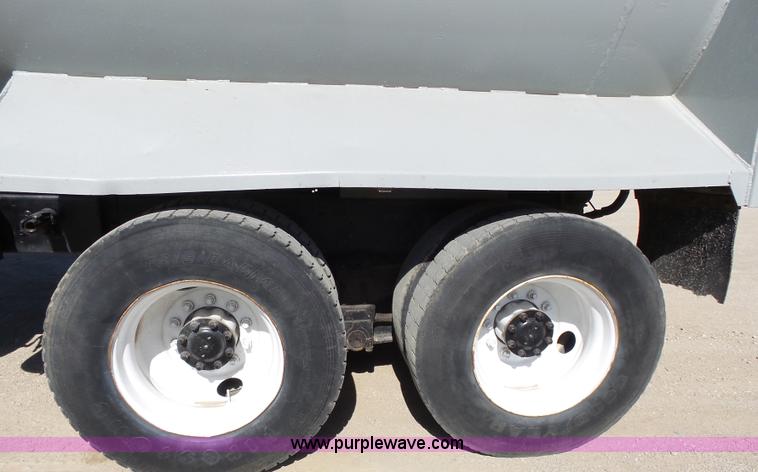 image for item J4985 1986 International F1954 dump truck
