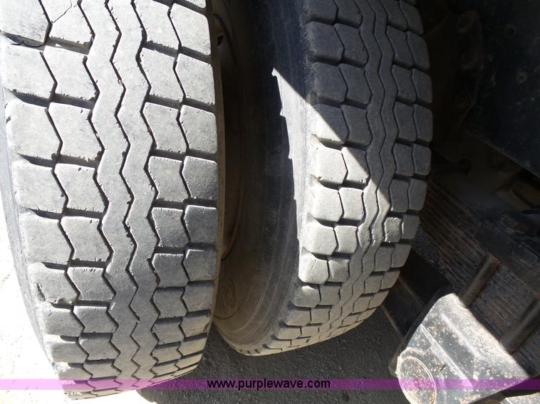 image for item J4985 1986 International F1954 dump truck