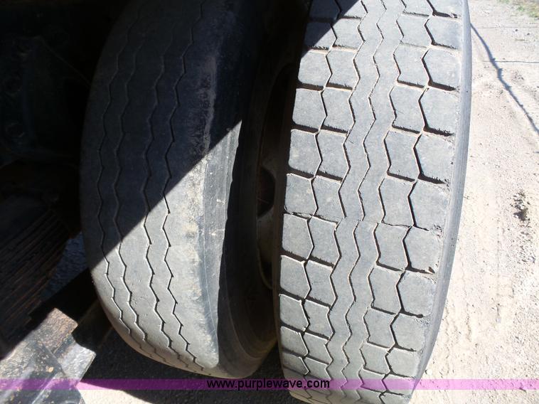 image for item J4985 1986 International F1954 dump truck