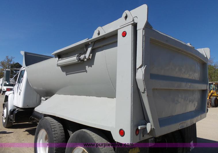 image for item J4985 1986 International F1954 dump truck