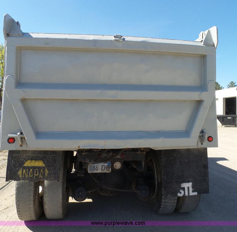 image for item J4985 1986 International F1954 dump truck