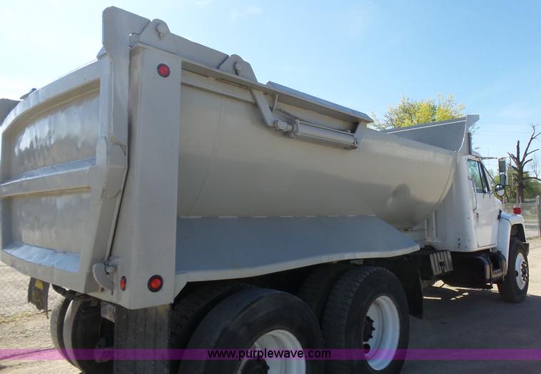 image for item J4985 1986 International F1954 dump truck