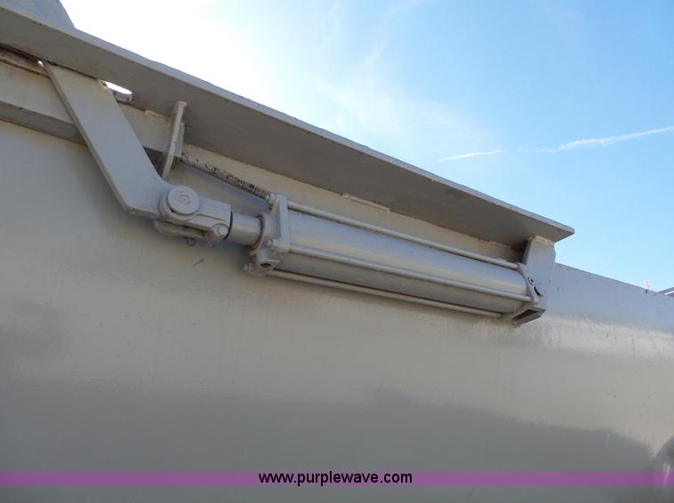 image for item J4985 1986 International F1954 dump truck