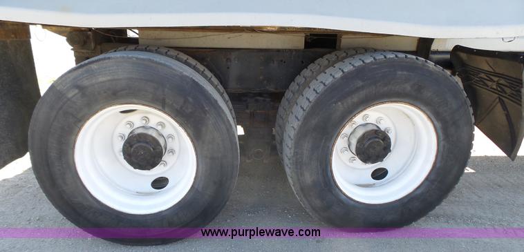 image for item J4985 1986 International F1954 dump truck