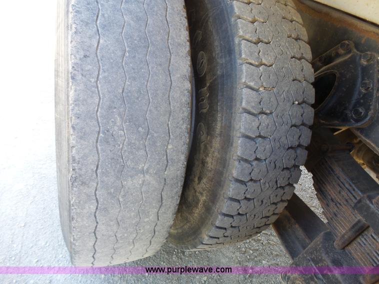 image for item J4985 1986 International F1954 dump truck