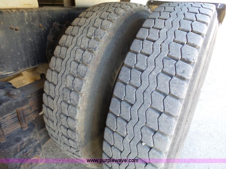 image for item J4985 1986 International F1954 dump truck