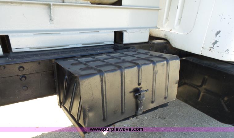 image for item J4985 1986 International F1954 dump truck