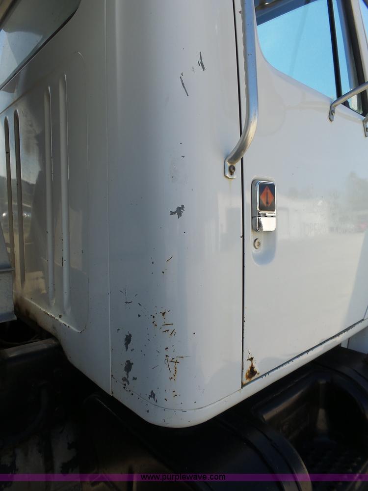 image for item J4985 1986 International F1954 dump truck