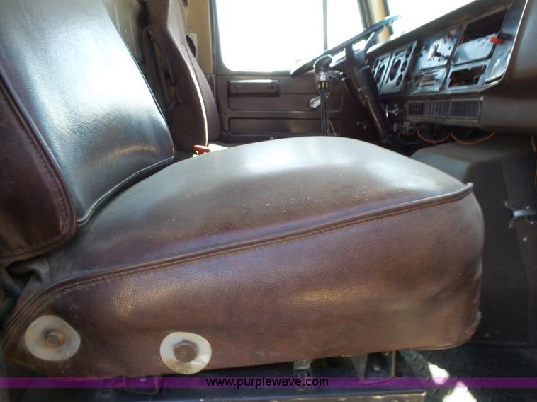 image for item J4985 1986 International F1954 dump truck