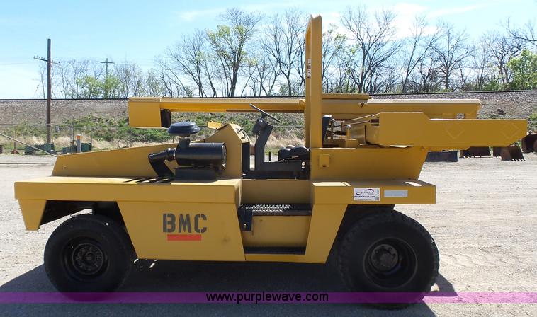 image for item J4987 1998 Broderson MH42-B Hammer-Hydra pavement breaker