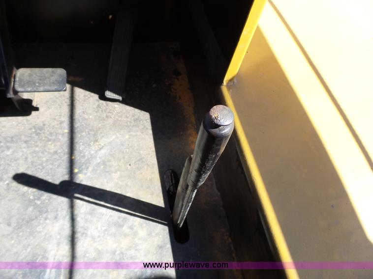 image for item J4987 1998 Broderson MH42-B Hammer-Hydra pavement breaker