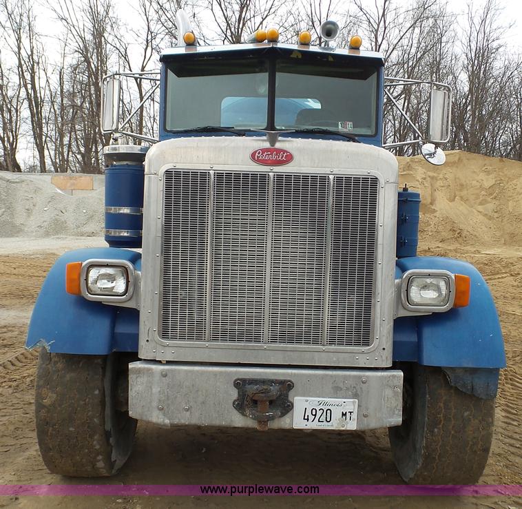 image for item J7263 1989 Peterbilt 357 mixer truck