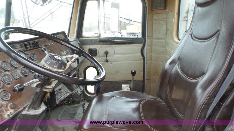 image for item J7263 1989 Peterbilt 357 mixer truck