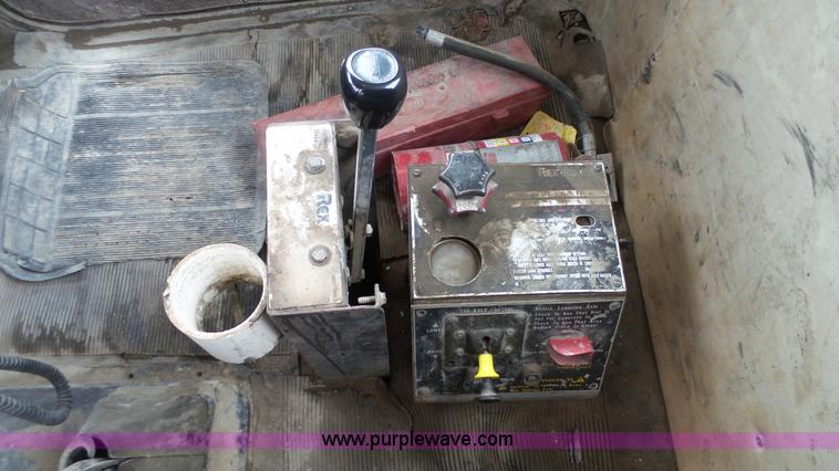 image for item J7263 1989 Peterbilt 357 mixer truck