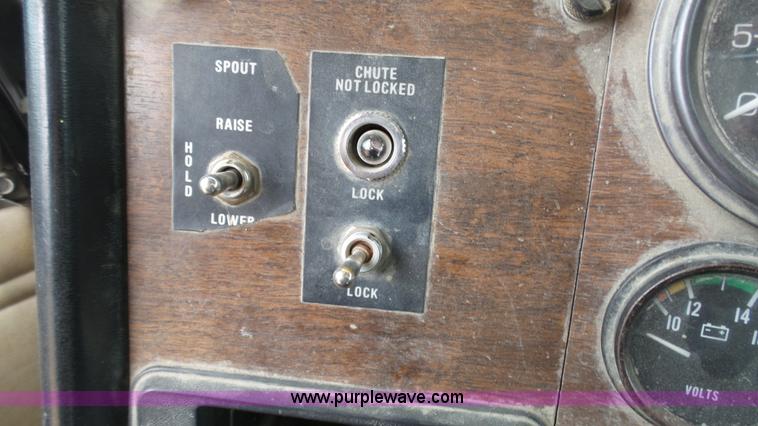 image for item J7263 1989 Peterbilt 357 mixer truck