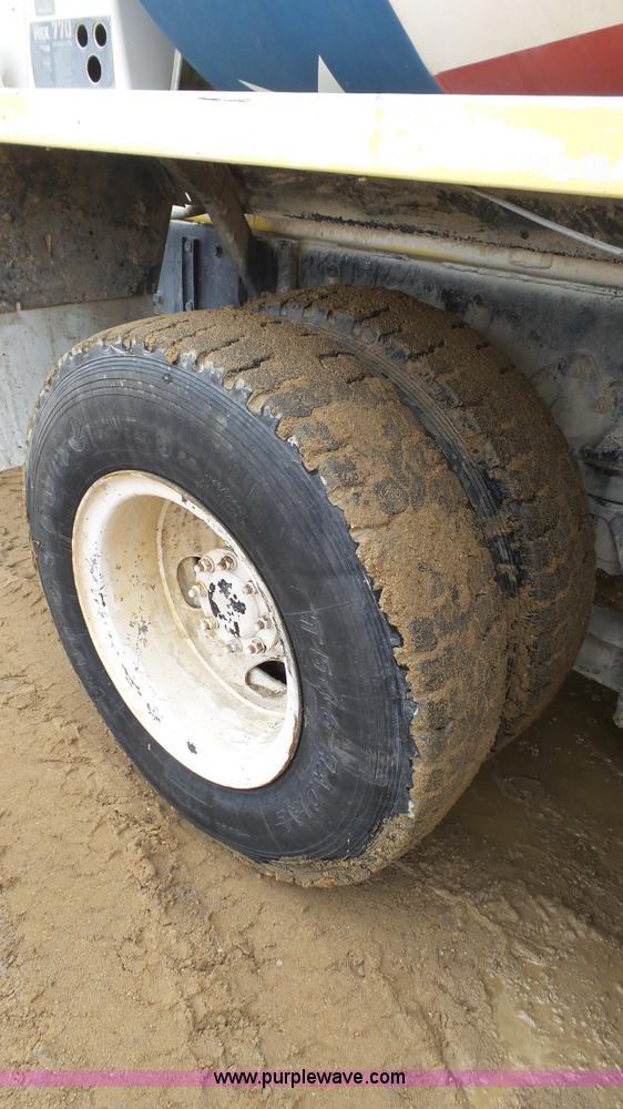 image for item J7263 1989 Peterbilt 357 mixer truck