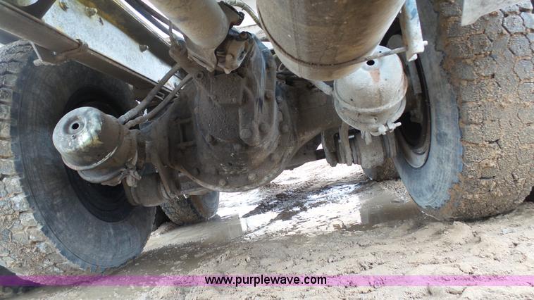 image for item J7263 1989 Peterbilt 357 mixer truck