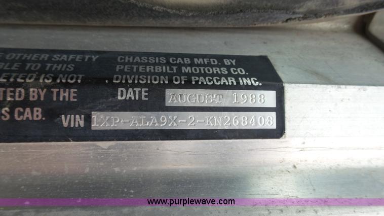 image for item J7263 1989 Peterbilt 357 mixer truck