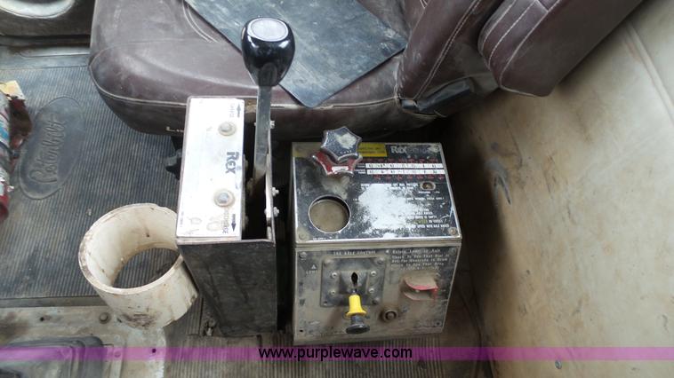 image for item J7264 1989 Peterbilt 357 mixer truck