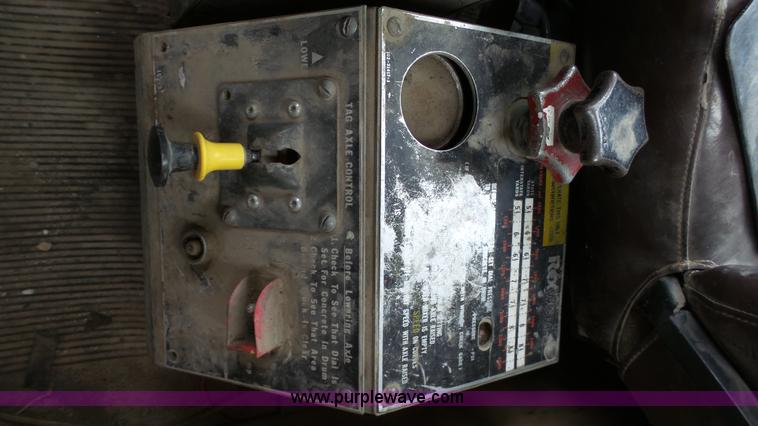 image for item J7264 1989 Peterbilt 357 mixer truck